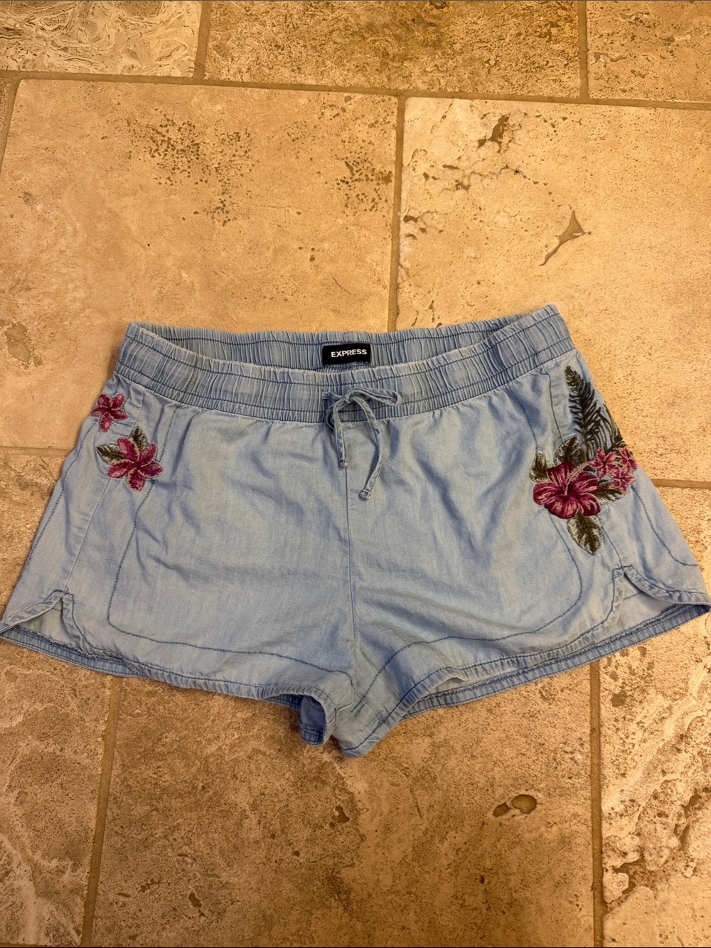 Express Embroidered Shorts - Sz L